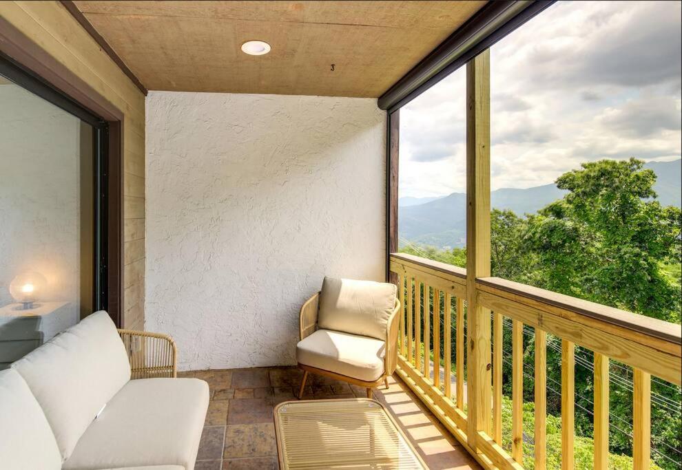Willa Lux Retro Getaway W/ Ober & Smoky Mtn Views! Gatlinburg Zewnętrze zdjęcie