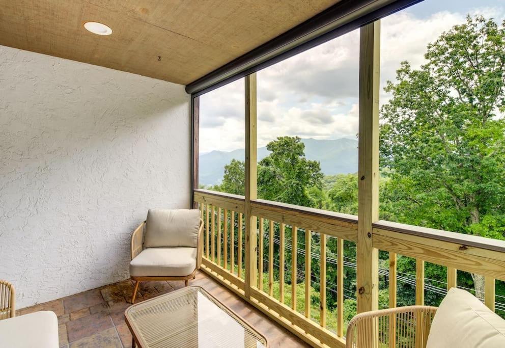 Willa Lux Retro Getaway W/ Ober & Smoky Mtn Views! Gatlinburg Zewnętrze zdjęcie
